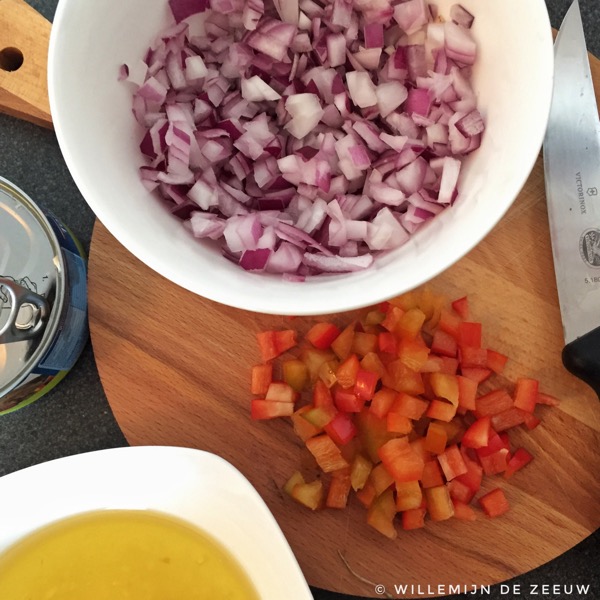 Recipe Portuguese black-eyed beans and tuna salad
