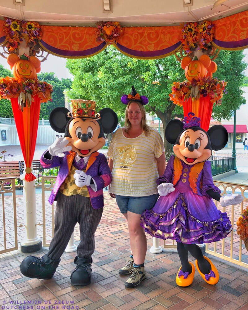 Meeting Mickey and Minnie at Hong Kong Disneyland